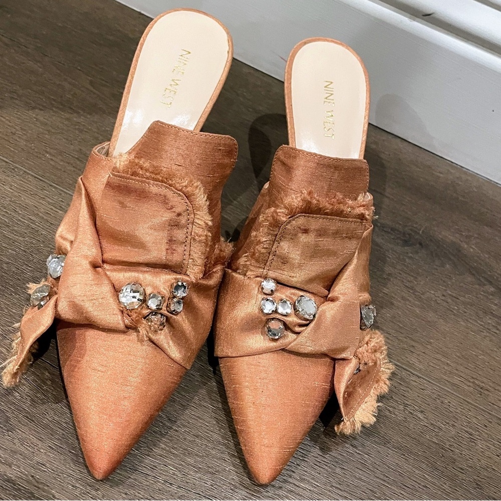 Fab Gold Faux Silk Stiletto’s with bling - Picture 2 of 3